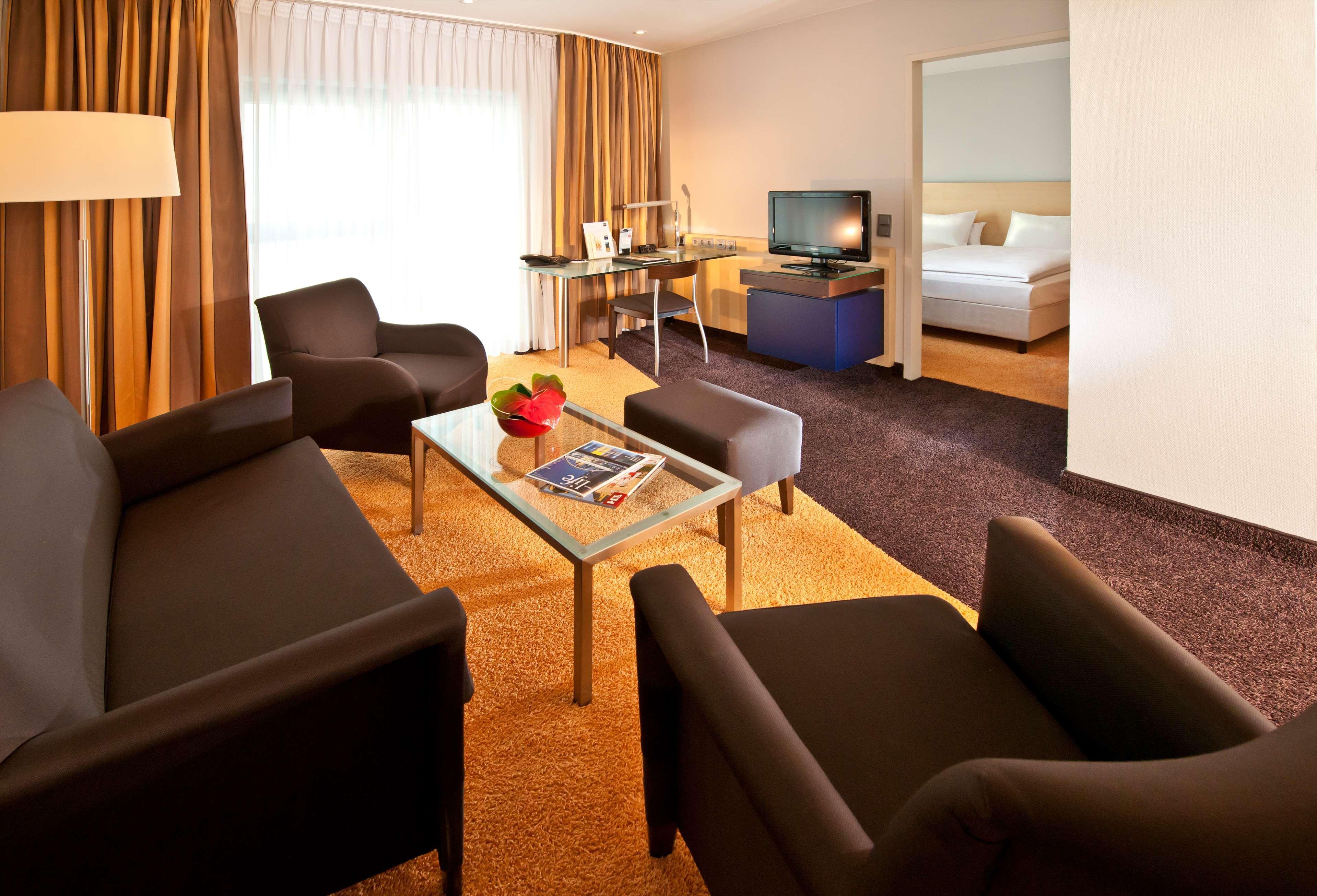 Dorint An Der Messe Koeln Hotel Exterior photo